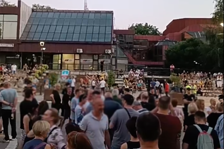 Ruma protiv blokadera! Građani poslali jasnu poruku - spremni da brane svoje domove od nasilnika (VIDEO)