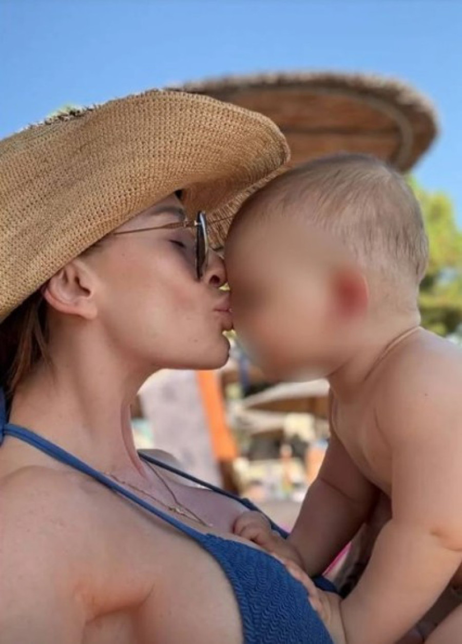 Kaća Živković objavila fotku sa sinom: Mali Stefan spava na njenim grudima! (FOTO)