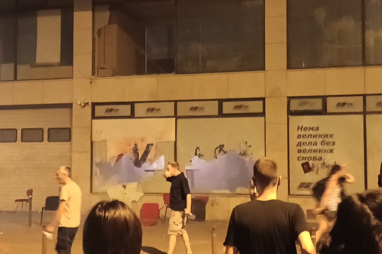 Asocijacija novinara Srbije najoštrije osuđuje napad na novinarku Branku Lazić!