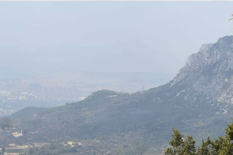 Podgorica se guši u dimu: Vazduh štipa za oči, ljudima dele besplatne maske u apotekama!