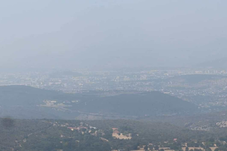 Podgorica se guši u dimu: Vazduh štipa za oči, ljudima dele besplatne maske u apotekama!