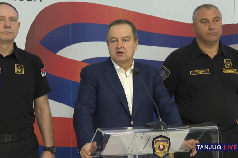 Povređeno 27 policajaca u divljačkim napadima blokadera! Dačić: Pozivam sve da prestanu sa izazivanjem nasilja, privođenja u toku!