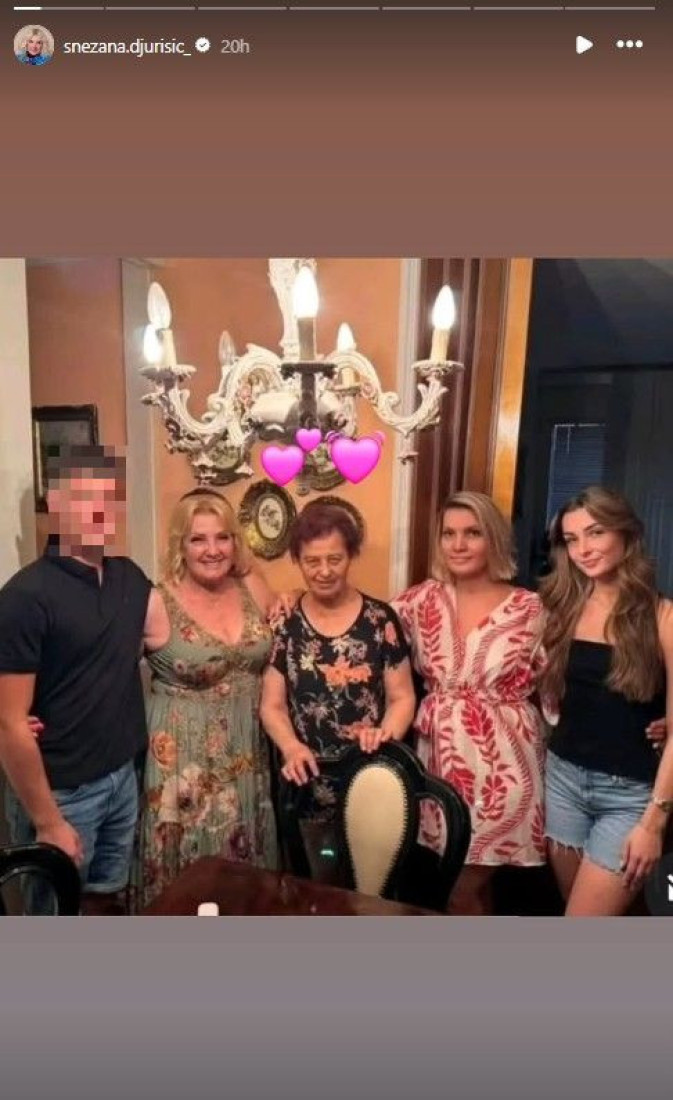 Preslikana baka! Snežana Đurišić objavila fotografiju sa unukom (FOTO)