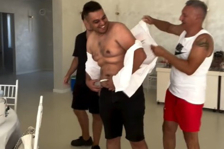 Emotivan susret: Adam Đogani prvi put uzeo u naručje sina Lava! (FOTO)