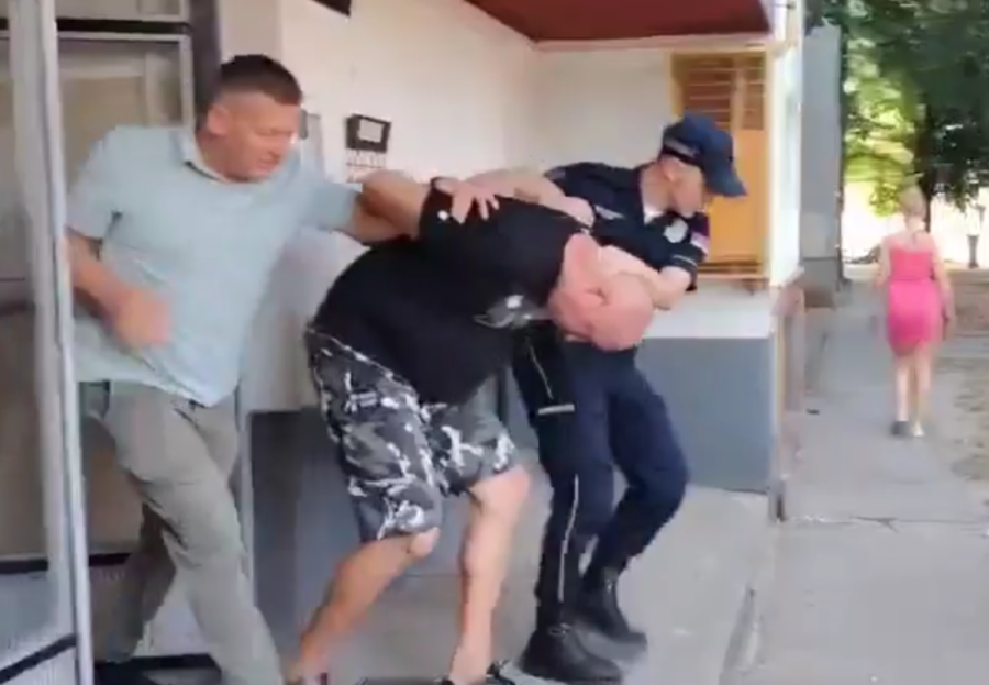 Policija uhapsila još dvojicu blokadera: Pogledajte kome su sada stavljene lisice na ruke (VIDEO)