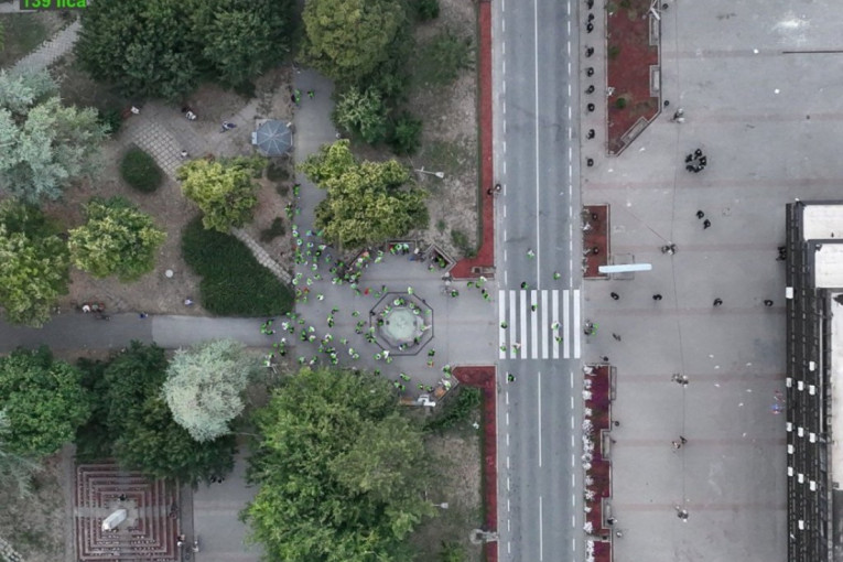 Blokaderi "pukli" i u Vrbasu! Pet puta više naprednjaka čuva prostorije SNS u tom mestu!