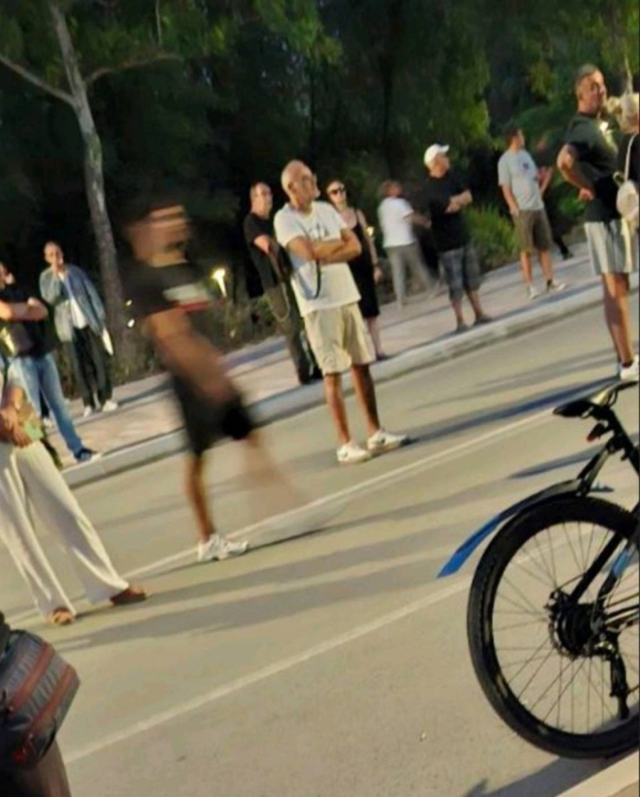 Blokaderi žele građanski rat u Srbiji: Demolirane prostorije SNS u Novom Sadu; topovski udari u Beogradu; obratio se i Vučić (FOTO/VIDEO)