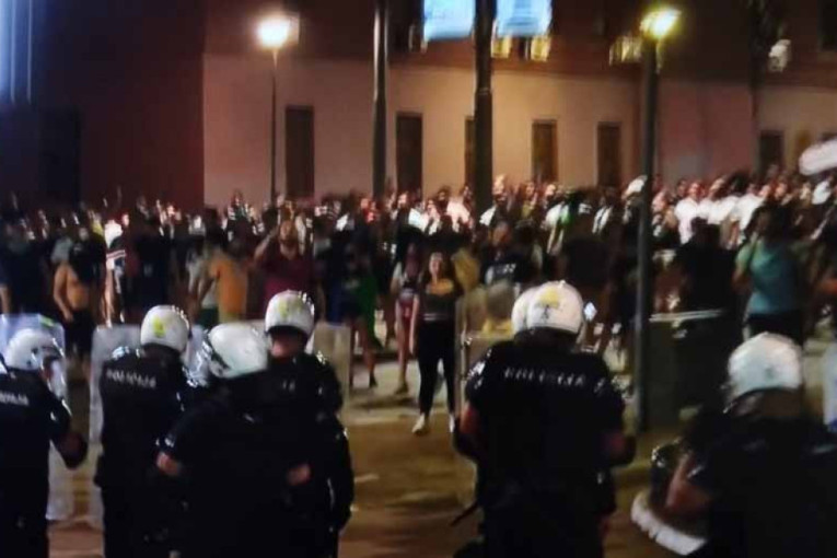 Oglasio se Vučević: U Novom Sadu na delu fašizam!