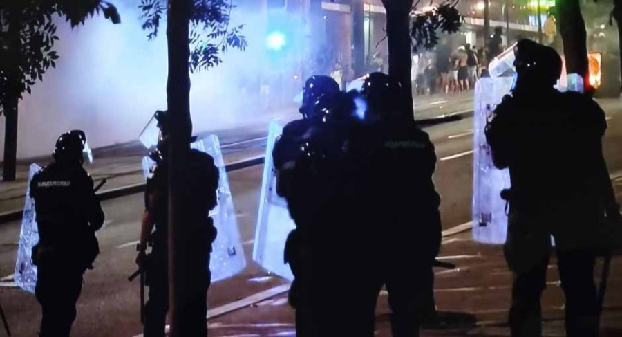 Blokaderi brutalno napali građane i policiju! Divljačko nasilje ne prestaje, maskirani i naoružani spremni na sve