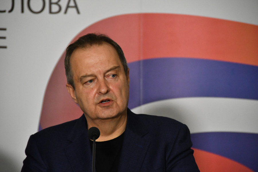 Ministar Dačić iz Palate Srbija o nasilju blokadera: Najmanje pet policajaca je povređeno! (VIDEO)