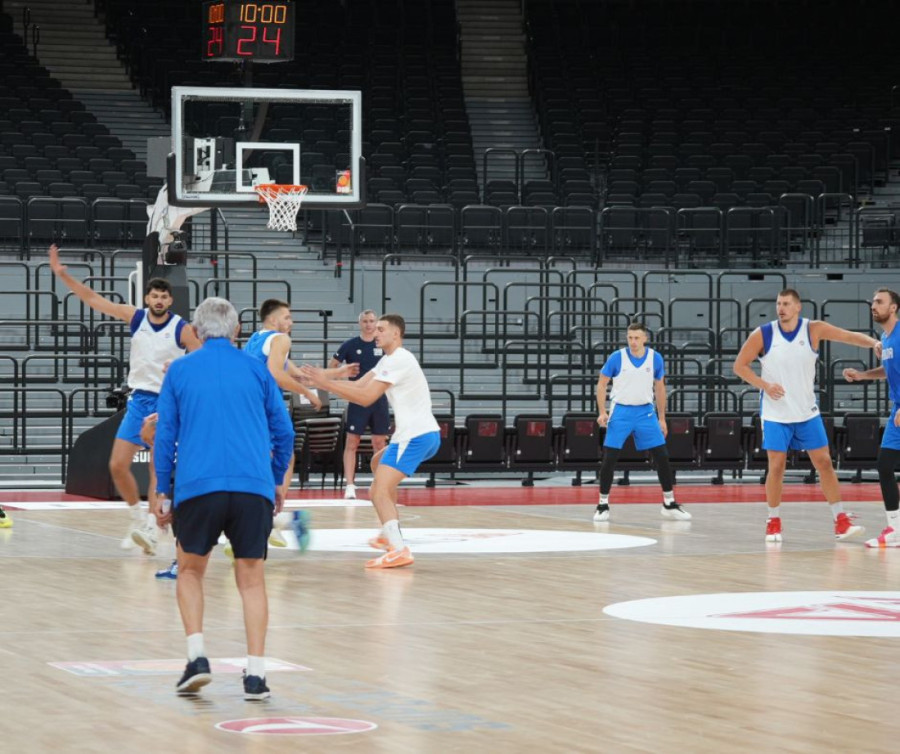 Pešić je zabrinut, kao i svi: Pokušava i Micić, pokušavamo i mi, ali to teško ide