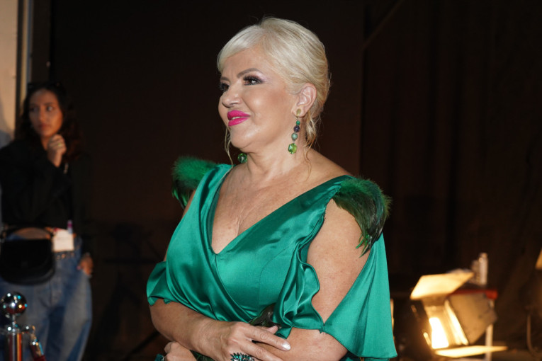 "Neću da budem sa nekim slepcem!" Voditeljka u sedmoj deceniji šokirala izjavom