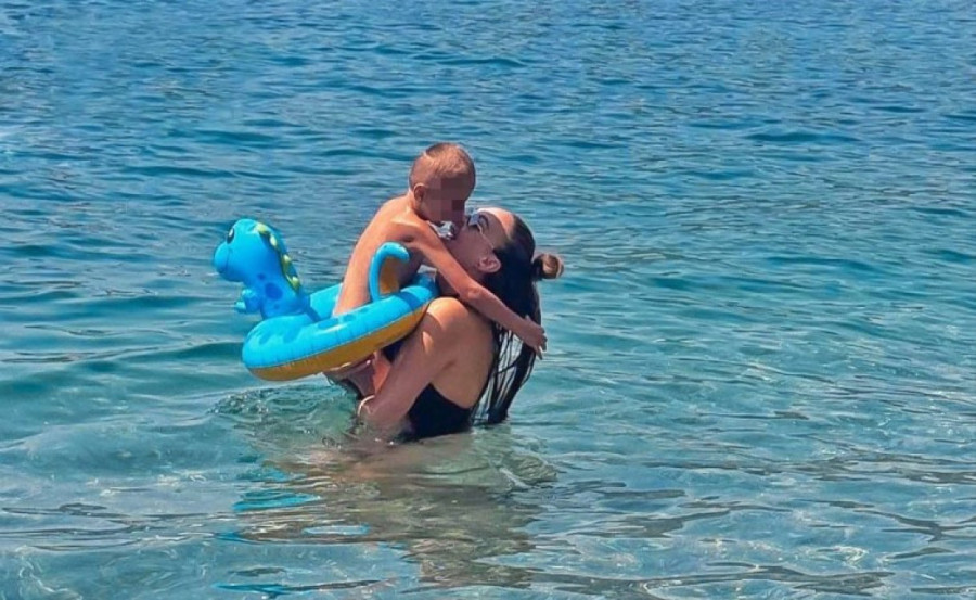 "Nisam sedela kod kuće jer imam dete koje kasni u govoru" Goga Sekulić prvi put u javnosti posle smrti majke