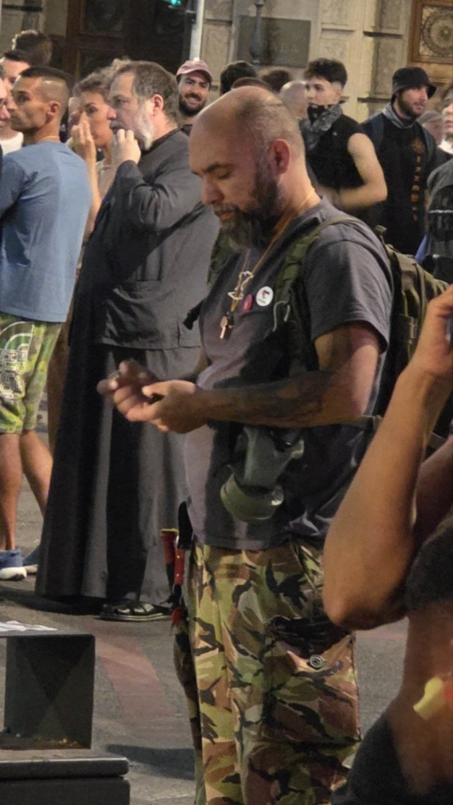 Užas i skandal! Blokader došao na protest naoružan pajserom (FOTO/ VIDEO)