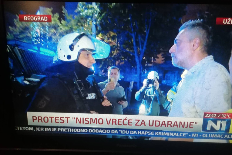 Napadnuta ekipa Informera u Novom Sadu: Blokaderi snimatelju povredili oko i glavu!