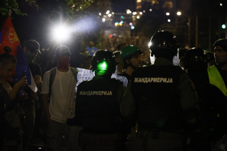 Ekstremisti dele uputstva za napad na policiju! U bolesnim namerama ih podržavaju i Hrvati (FOTO)