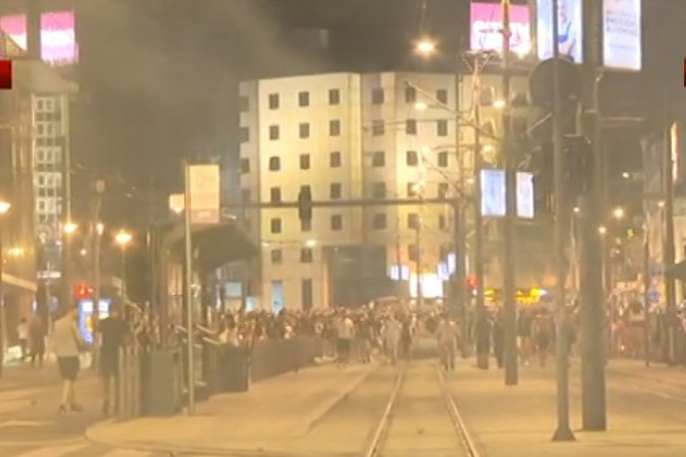 Blokadere siledžije postrojila policija: Uhapšeno 38 huligana koji su pravili haos - nulta tolerancija prema nasilju! (FOTO/VIDEO)