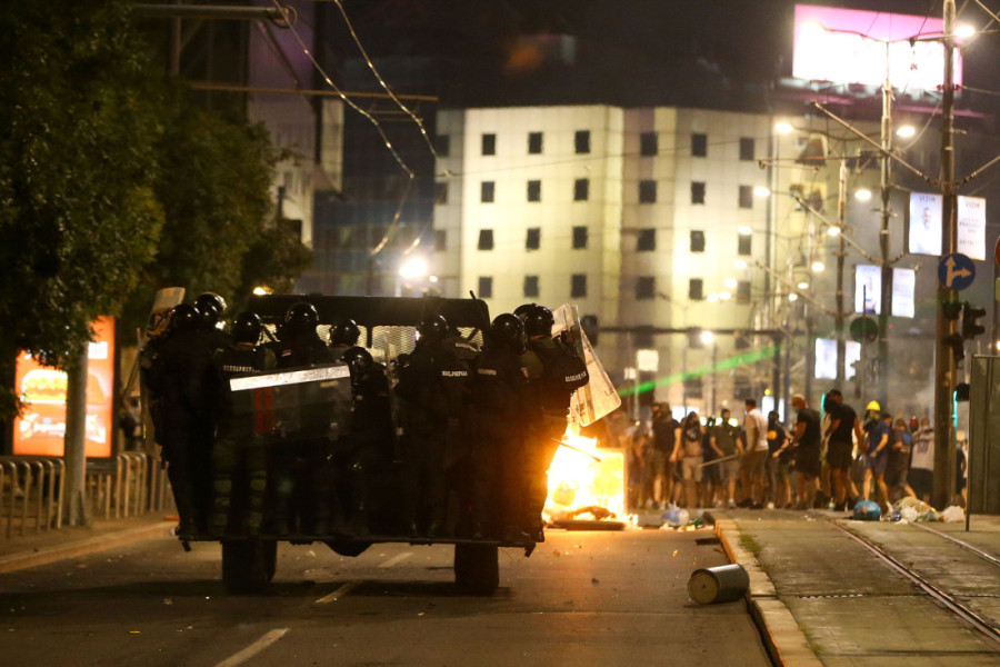 Tajkunski mediji priznali: Blokaderi su napali policiju (VIDEO)