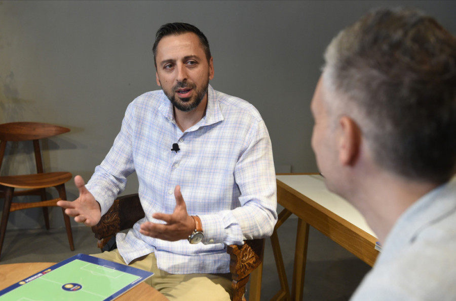 Srbi vole fudbal: Bivšeg reprezentativca raduje euforija uoči meča sa Englezima (FOTO)