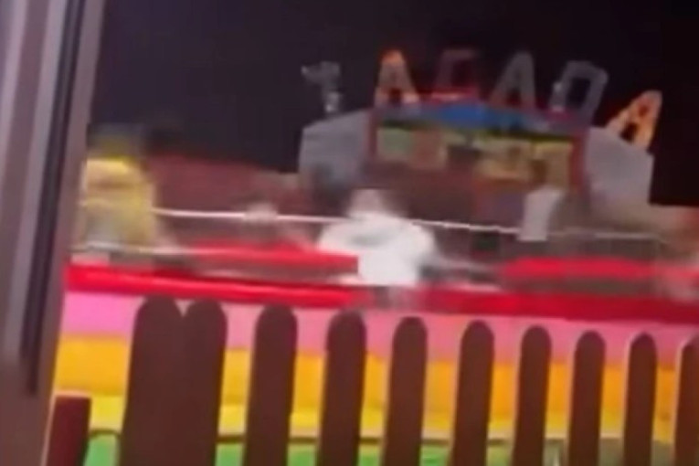 Horor na Rodosu! Sedište se otkačilo, ljudi lete na sve strane - vrteška se raspala skroz! (VIDEO)