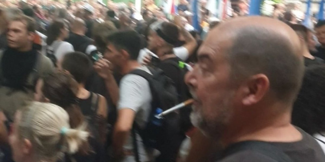 Divljaci guraju Srbiju u građanski rat! Blokaderi razlupali prostorije SNS, opštinu i tužilaštvo u Valjevu! (FOTO/VIDEO)