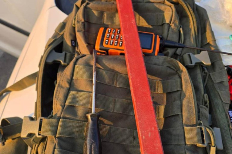 Pronađene baklje, biber sprejevi i fantomke: Evo šta su sve blokaderi poneli za pravljenje haosa u Valjevu (FOTO)