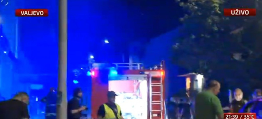 Blokaderske falange pale zgrade po Valjevu! Građani hitno napustili stanove da sačuvaju sebe i decu! (FOTO)