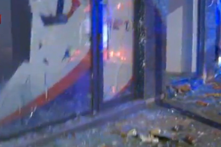 Uhapšene još dve osobe! Demolirale prostorije SNS u Cvijićevoj