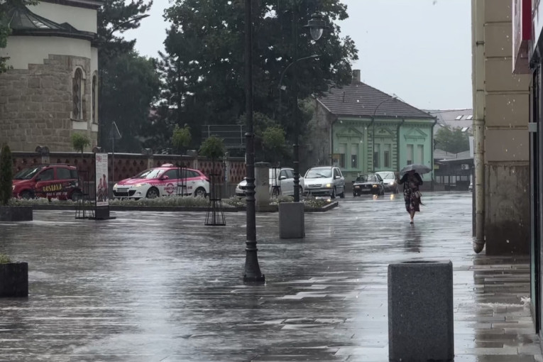 Grom izazvao saobraćajni kolaps u Čačku: Semafor u Ljubiću van funkcije, kruži važan apel za sve vozače