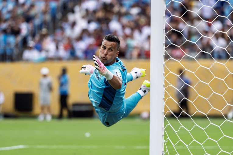 Šok u Hrvatskoj: Nemica umrla na plaži, a hitna pomoć ostavila telo pored crkve! (FOTO)