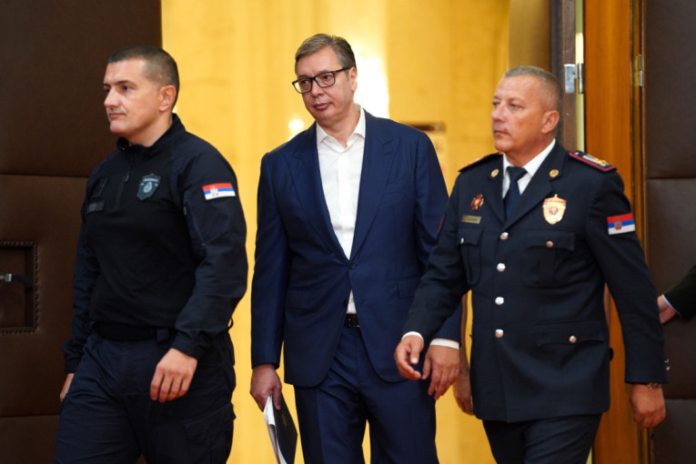 "Pitanje je dana kad će početi da ubijaju" - Vučić: Država će im odgovoriti za nekoliko dana (VIDEO/FOTO)