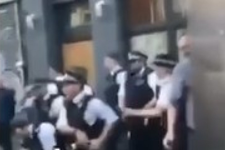 Hoćeš da pališ, blokiraš i rušiš? E pa neće moći! Ovako to policija rešava u Evropi (VIDEO)