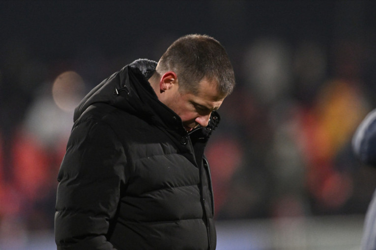 Haos u Tivtu: Nestala struja na stadionu, Lalatovića vređali navijači (VIDEO)