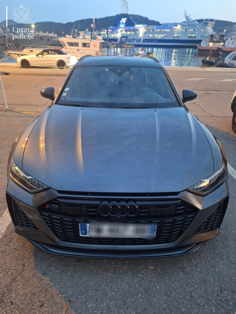 Sumnjiv i skupocen audi odmah zaplenjen na graničnom prelazu: Francuz krenuo u Crnu Goru autom za kojim je tragao Interpol (FOTO)
