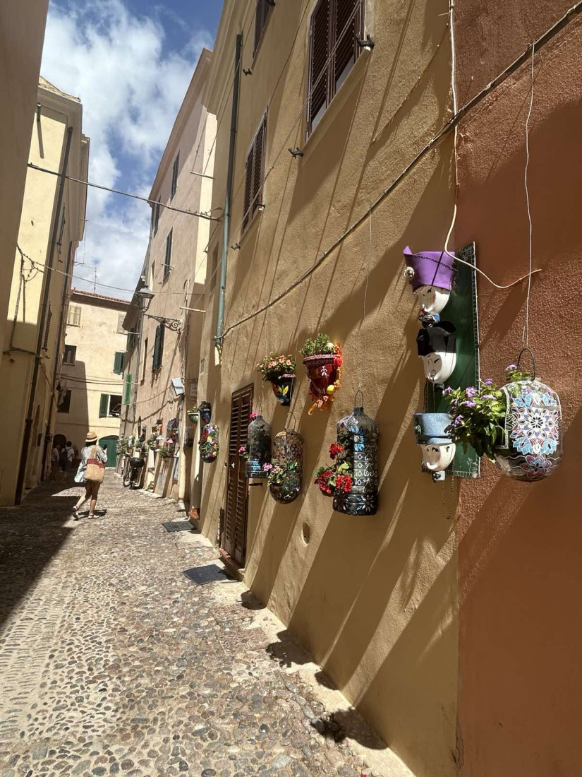 Posetili smo Algero, grad u Rivijeri korala i oduševili se! Do čuvene plaže uz kod, a za iznajmljivanje stana ovo morate znati (FOTO)