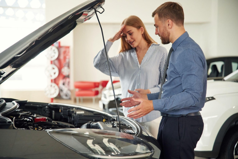 Šta ako auto sleti u vodu? Ovo su ključne stvari za spašavanje života