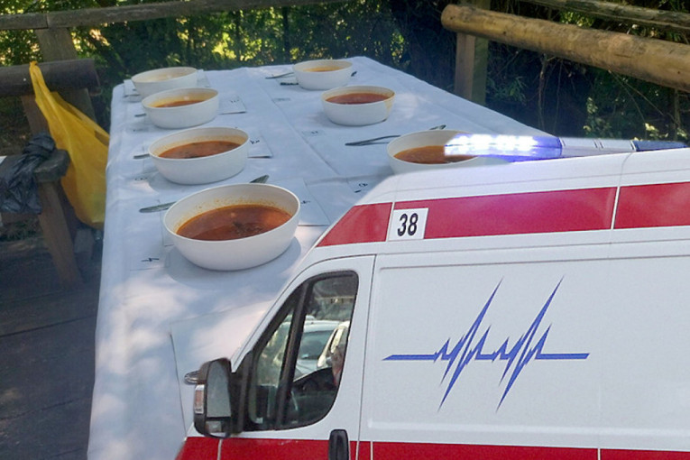 Sumnja na trovanje hranom u Vlasotincu: Pica sa kečapom pod lupom!