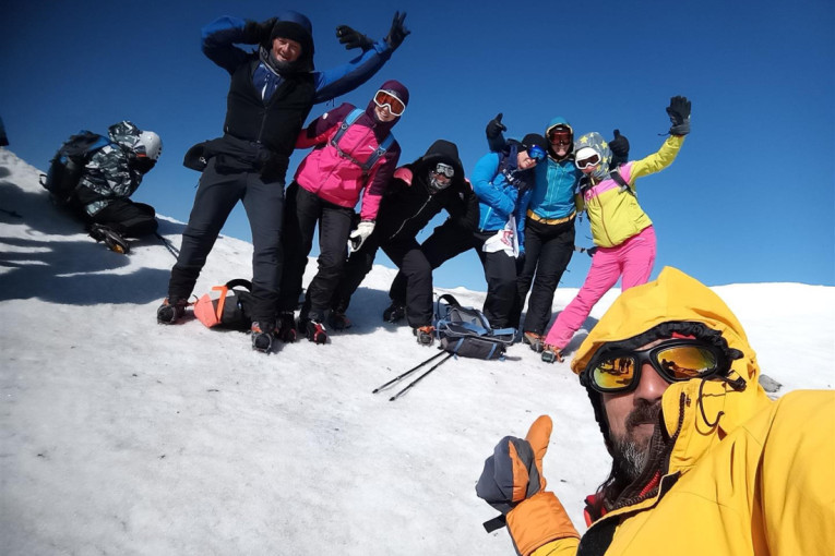 Neverovatan podvig hrabrih dama: Neustrašive planinarke iz Užica su pokorile najviši vrh Turske (FOTO)