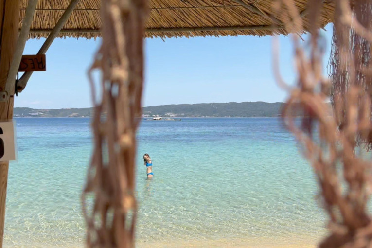 Grčko ostrvo Amuljani: Da li su stvarno "evropski Maldivi" ili samo još jedna prevara za turiste? (FOTO/VIDEO)