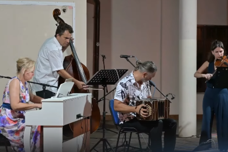 Inđija uživala u zvucima tanga i eleganciji klasične muzike (VIDEO)