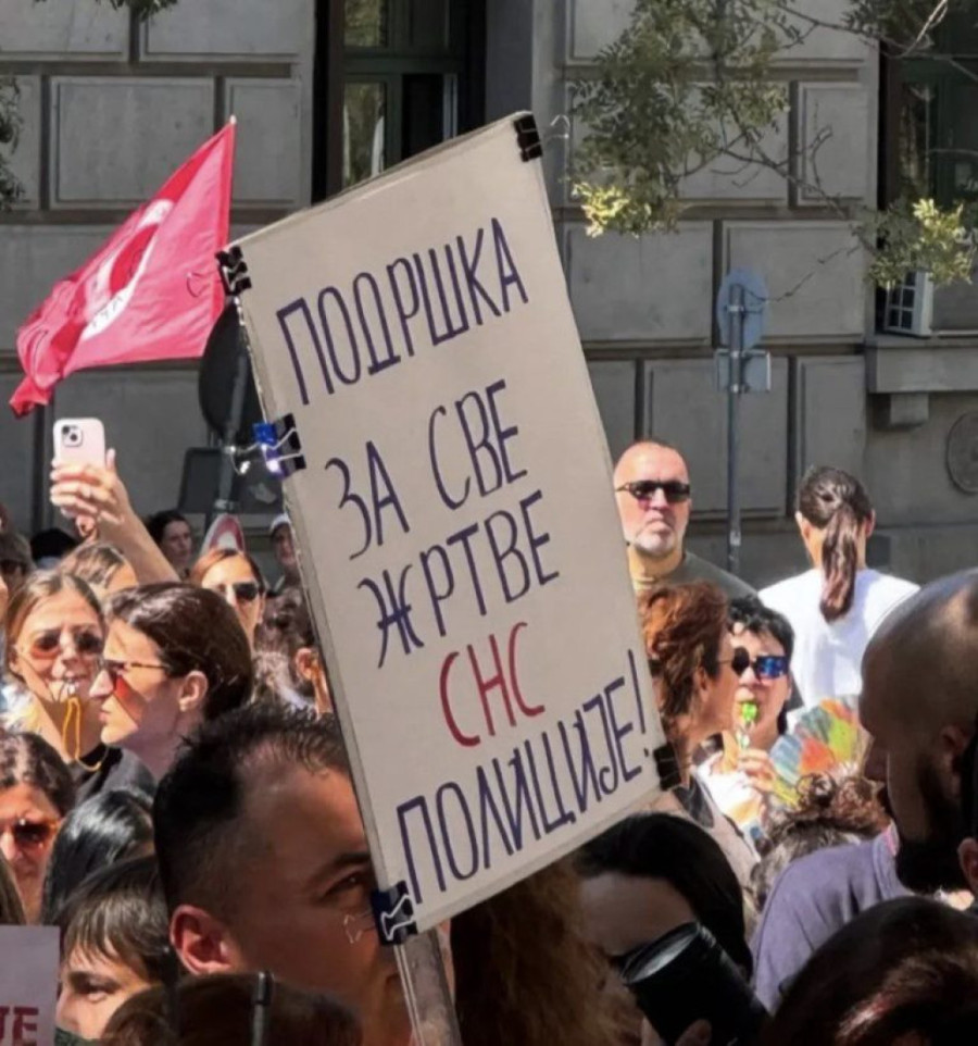 Obojena revolucija u Srbiji: Nasilje, prevrat, a na kraju krah i razočarenje - šta nam donose blokaderi? (FOTO)