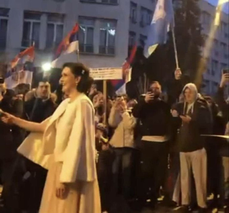 Obojena revolucija u Srbiji: Nasilje, prevrat, a na kraju krah i razočarenje - šta nam donose blokaderi? (FOTO)