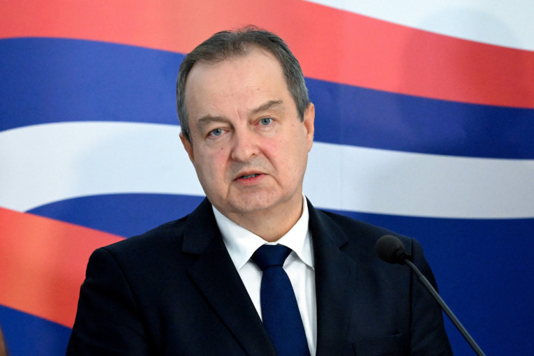 Pohapšeni lopovi u Zemunu! Jedan krao sladolede, drugi mobilni i i novčanik!