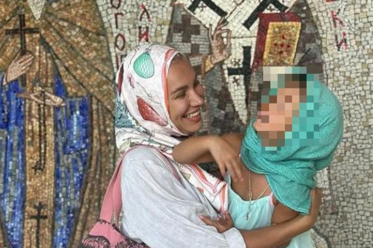 Otišla sa ćerkom pod Ostrog! Voditeljka na veliki praznik ispoštovala sve običaje! (FOTO)