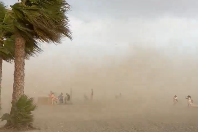 "Đavolja oluja" pogodila Španiju! Temperatura odjednom skočila na 40 stepeni, a onda je sve počelo da leti (VIDEO)