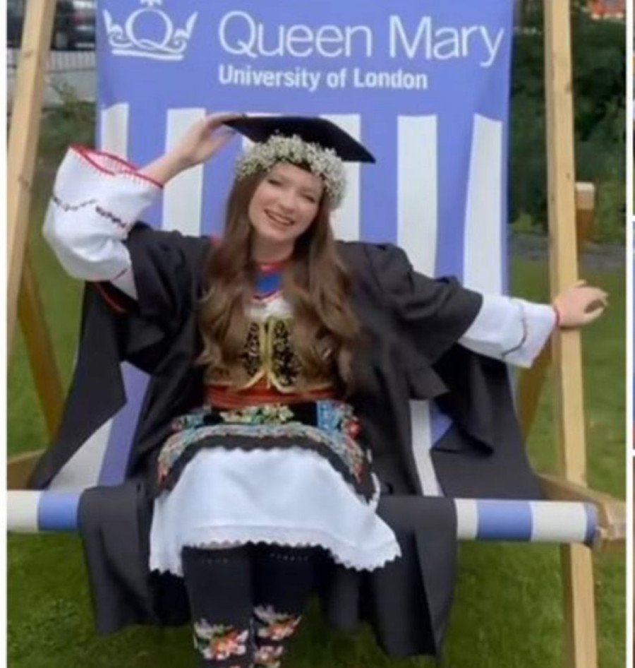 Srpska inženjerka briljirala u Londonu – master proslavila u narodnoj nošnji i opancima! (FOTO)