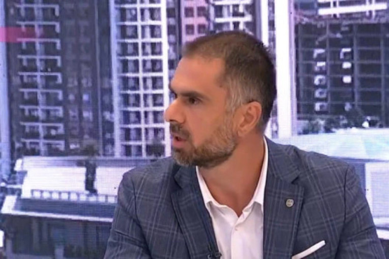 Rasteretićemo roditelje: Gradonačelnik o besplatnim udžbenicima za sve novosadske osnovce i novi projektima