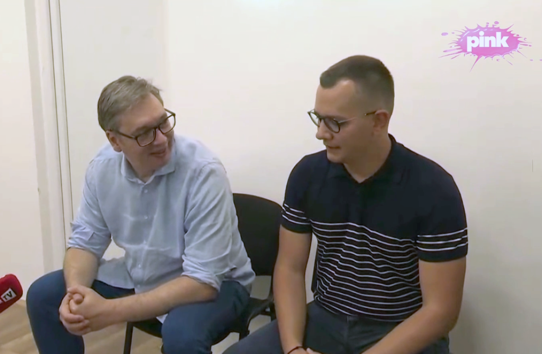 Vučić posetio demolirane prostorije SNS: Okupljanja u 50 mesta u Srbiji su protiv blokada, ne blokadera! Spremamo novu takitiku (FOTO)