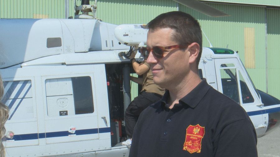 Bratski zagrljaj i slika koja govori više od hiljadu reči! Ovako je ispraćena srpska posada iz Podgorice koja je gasila požar (FOTO)