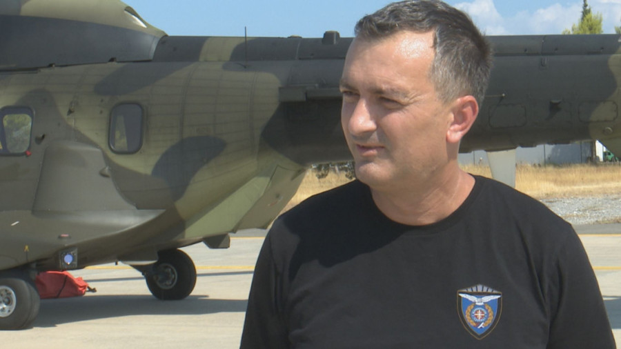 Bratski zagrljaj i slika koja govori više od hiljadu reči! Ovako je ispraćena srpska posada iz Podgorice koja je gasila požar (FOTO)